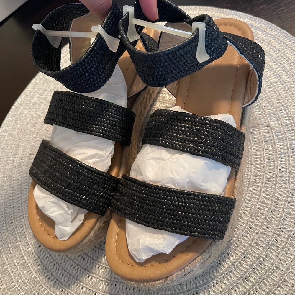 Chunky sandals 🤎